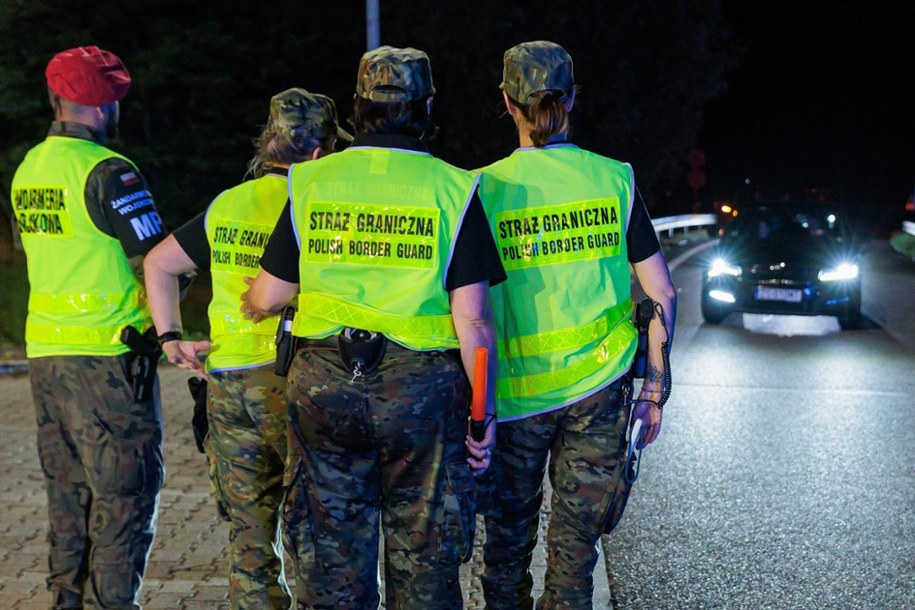 Patrol Straży Granicznej na polsko-niemieckim przejściu granicznym w Kołbaskowie /Jerzy Muszyński /PAP