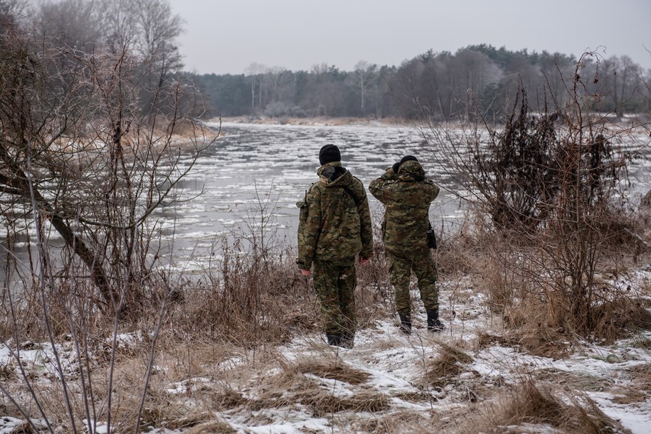 Patrol straży granicznej przy polsko-białoruskiej granicy w okolicach Kodnia /Wojtek Jargiło /PAP