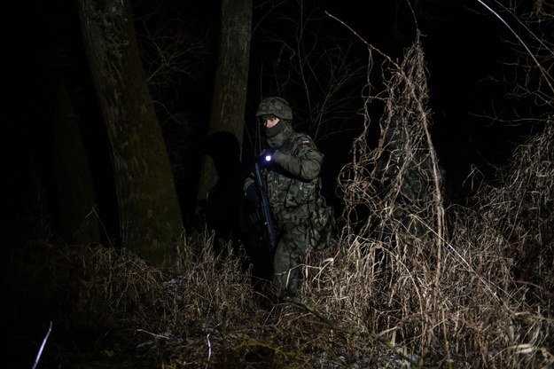 Patrol Wojsk Obrony Terytorialnej wzdłuż Bugu w okolicy wsi Kodeń (pow. bialski) /Wojtek Jargiło /PAP