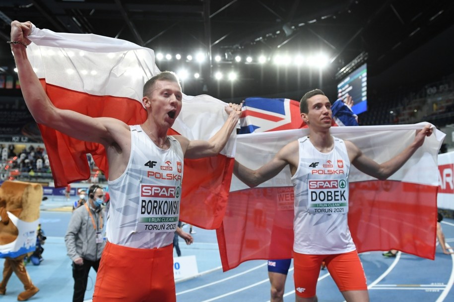 Patryk Dobek zdobył złoty, a Mateusz Borkowski srebrny medal w biegu na 800m mężczyzn na lekkoatletycznych halowych mistrzostwach Europy w Toruniu / 	Adam Warżawa    /PAP