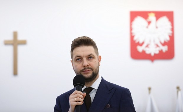 Patryk Jaki chce przenieść Dzień Ojca. "Widzialny kryzys męskości" 