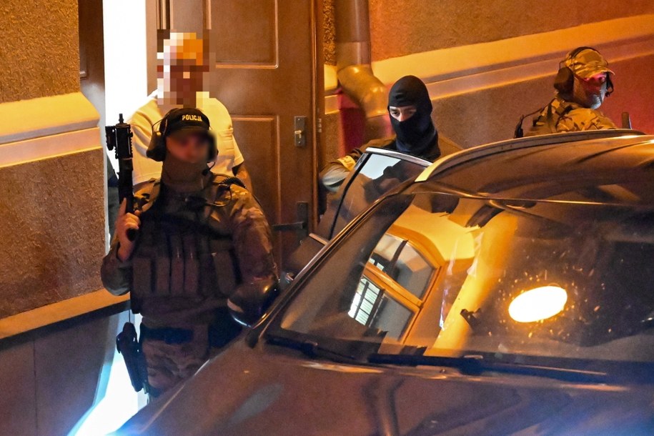 Patryk M. ps. "Wielki Bu" wyprowadzany z siedziby Sądu Rejonowego Lublin-Zachód. (zdjęcie poglądowe) /Wojciech Jargiło /PAP