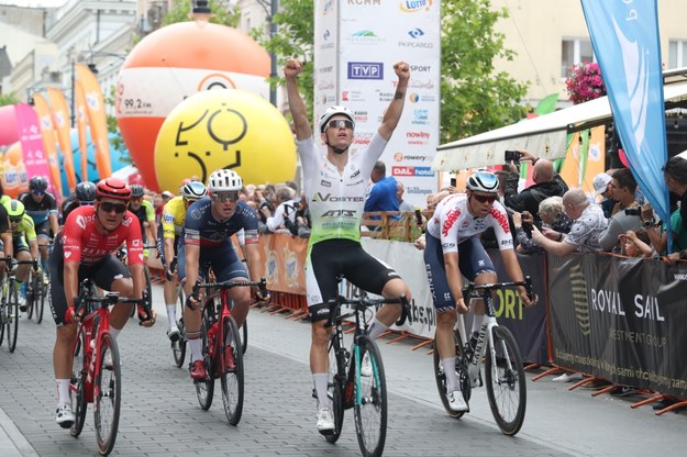 Patryk Stosz z polskiej grupy Voster ATS wygrał w sobotę w Łodzi ostatni, piąty etap kolarskiego 33. Międzynarodowego Wyścigu Solidarności i Olimpijczyków /Roman Zawistowski /PAP