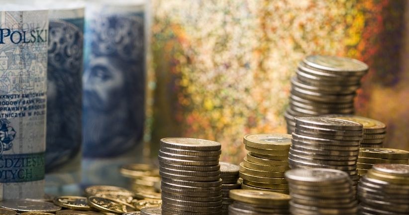 Patrząc na organy administracyjne przez pryzmat wynagrodzeń widać, że na przestrzeni lat płace są coraz wyższe /123RF/PICSEL