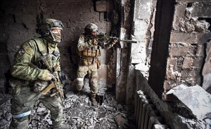 Patrzcie, jak ładnie walczymy! Rosyjscy żołnierze oszukują Putina ustawkami