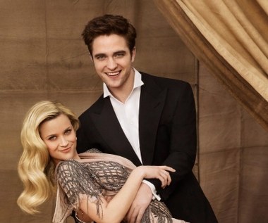 Pattinson utrwalił stereotyp ekranowego romantyka kolejną ekranową rolą w "Wodzie dla słoni" Francisa Lawrence'a. Wcielił się w nim w Jacoba Jankowskiego - weterynarza, który przeżywa tragedię i szukając swojego miejsca, wsiada w pociąg, który wiezie go do pewnego cyrku. Tam poznaje jego gwiazdę - Marlenę (Reese Witherspoon). 

"Robert po prostu był Jacobem Jankowskim. Niełatwo znaleźć 23-letniego aktora, który byłby na tyle dojrzały, by zagrać tę rolę. Jej odtwórca musiał być przenikliwy, inteligentny, wrażliwy i pewny siebie" - komplementował aktora reżyser obrazu.