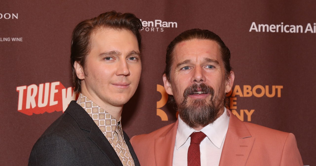 Paul Dano i Ethan Hawke podczas promocji sztuki "True West" / Bruce Glikas / Contributor /Getty Images