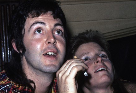 Paul i Linda w Londynie w 1972 roku - fot. Anwar Hussein /Getty Images/Flash Press Media