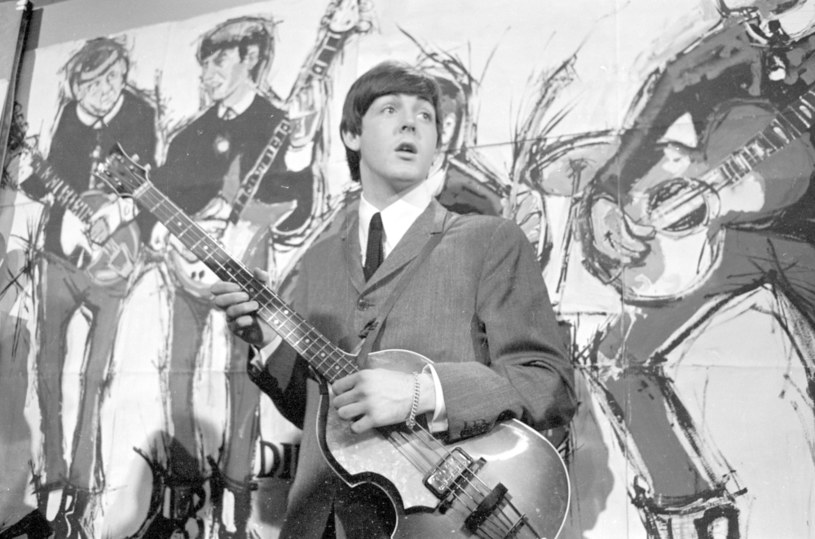 Paul McCartney ze swoim basem w 1963 roku /G Greenwell and A MacDonald /Daily Mirror/Mirrorpix  /Getty Images