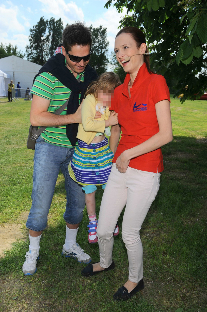 Paulina Chylewska z mężem i córką kilka lat temu /Tricolors /East News