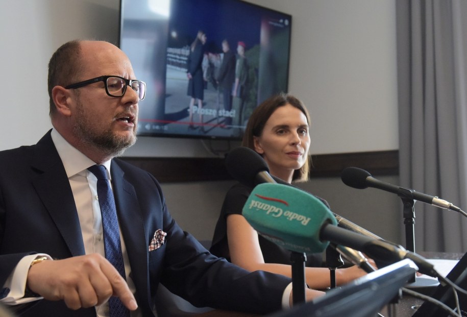 Paweł Adamowicz na konferencji prasowej /Roman Jocher    /PAP