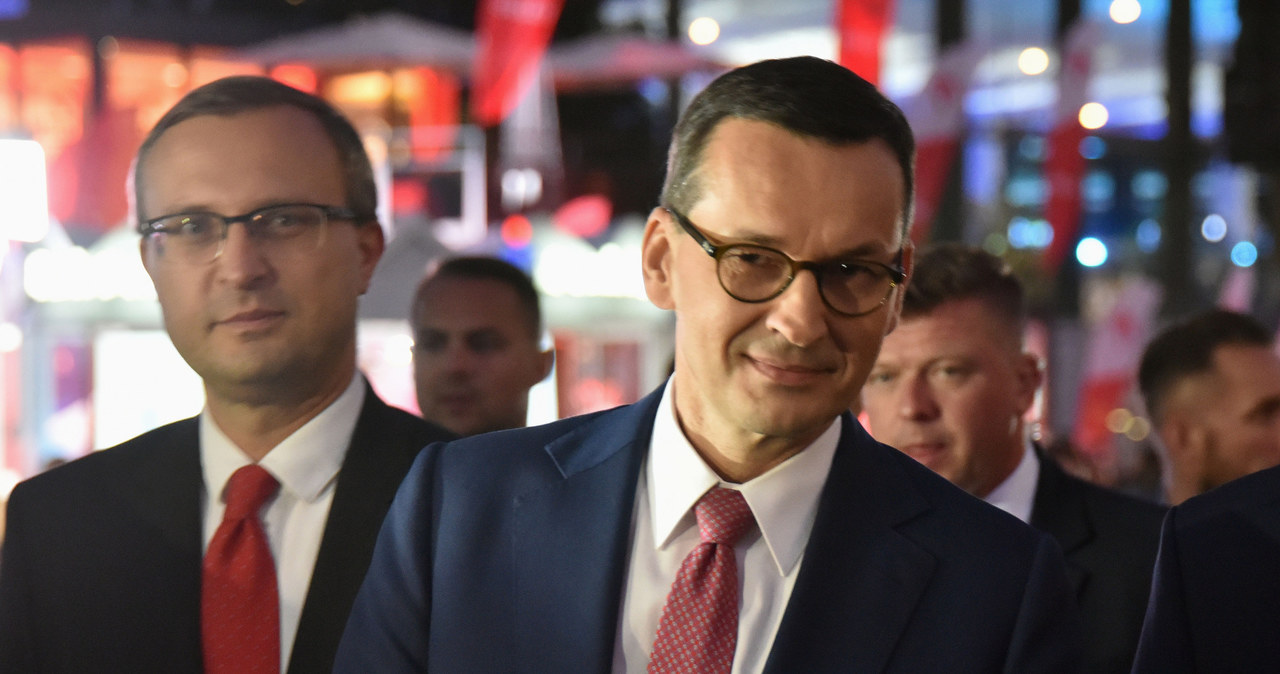 Paweł Borys (L), prezes PFR i premier Mateusz Morawiecki (P) /Artur Barbarowski /Agencja SE/East News