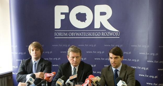 Paweł Dobrowolski (L), Leszek Balcerowicz (Ś), Mikołaj Barczentewicz (P) z FOR. Fot. Michał Dyjuk /Reporter