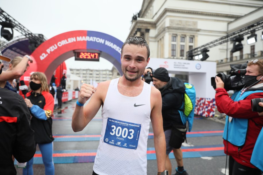 Paweł Kosek na mecie /Leszek Szymański /PAP