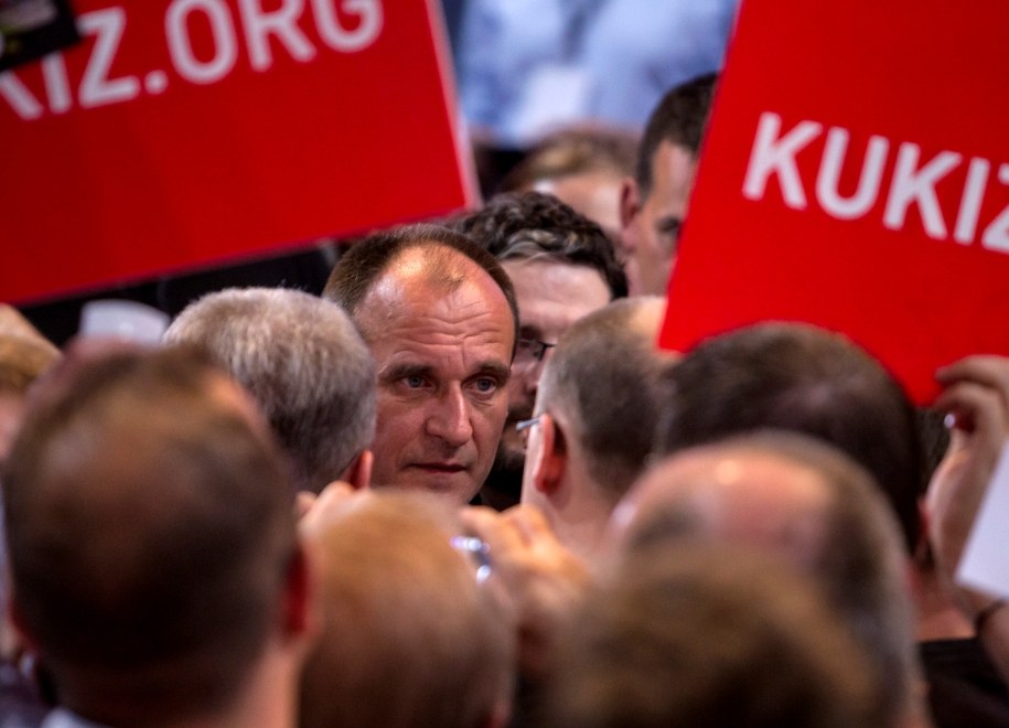 Paweł Kukiz podczas spotkania ze zwolennikami ws. JOW-ów w Lubinie /Aleksander Koźmiński /PAP