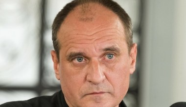 Paweł Kukiz w ogniu krytyki! Obraźliwe billboardy zawisły w Tarnowie