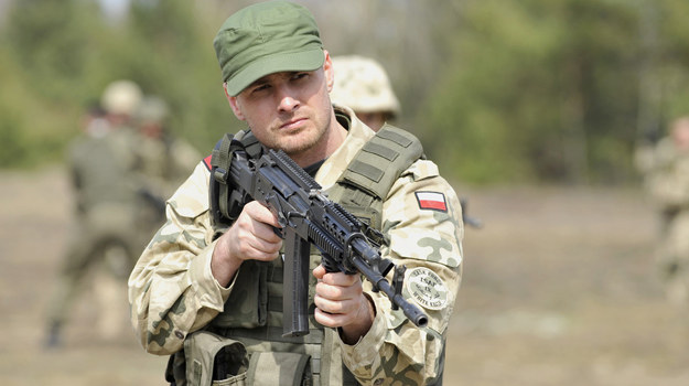 Nieźle strzela jak na pacyfistę Paweł Małaszyński /fot /AKPA