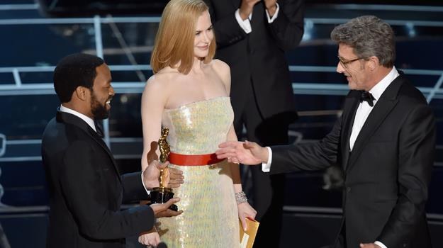 Paweł Pawlikowski odebrał Oscara od Chiwetela Ejiofora i Nicole Kidman / fot. Kevin Winter /Getty Images