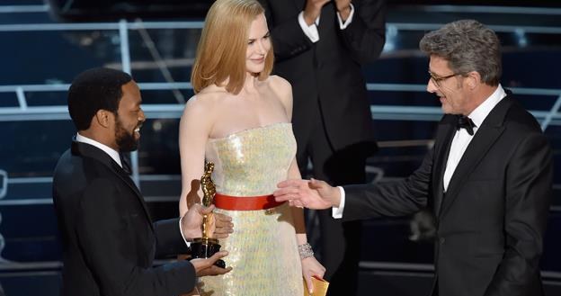 Paweł Pawlikowski odebrał Oscara od Chiwetela Ejiofora i Nicole Kidman / fot. Kevin Winter /Getty Images