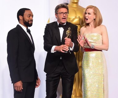 Paweł Pawlikowski otrzymał Oscara z rąk Chiwetela Ejiofora i Nicole Kidmam