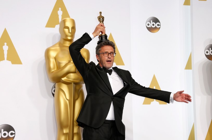 Paweł Pawlikowski z Oscarem za "Idę" / Allen J. Schaben/Los Angeles Times /Getty Images