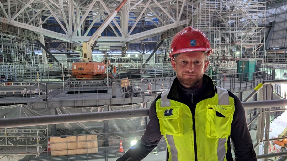 Paweł Ścibior we wnętrzu kopuły ELT /Fot. Grzegorz Jasiński /RMF FM