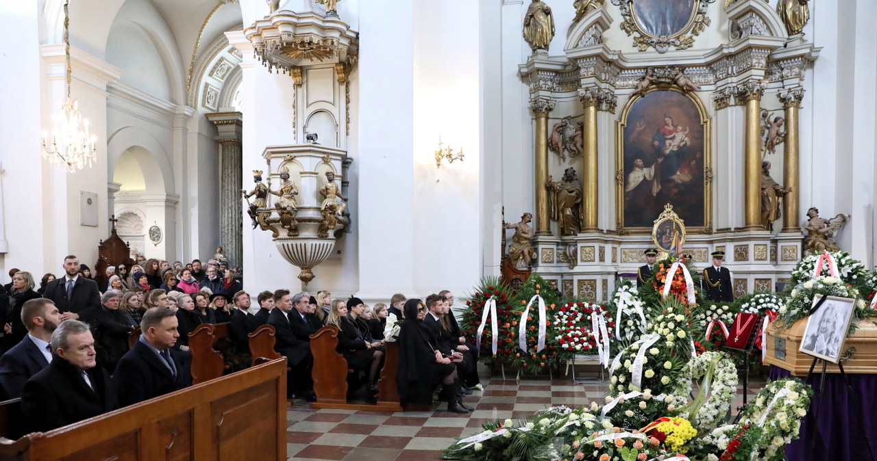 Pawła Królikowskiego żegnają rodzina, przyjaciele i najważniejsze osoby w państwie /Leszek Szymański /PAP