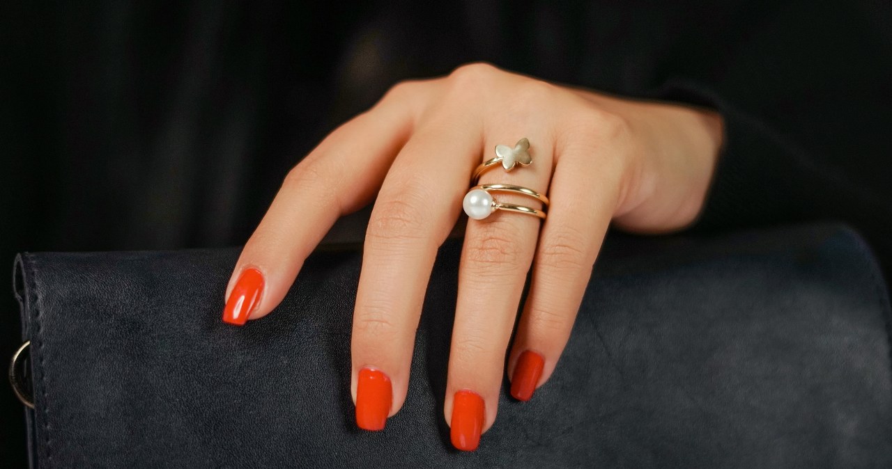 Paznokcie press on to nowe rozwiązanie, które zyskuje coraz większą popularność /MiM Fathi /Pexels.com