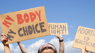 PE chce wpisania aborcji do Karty Praw Podstawowych