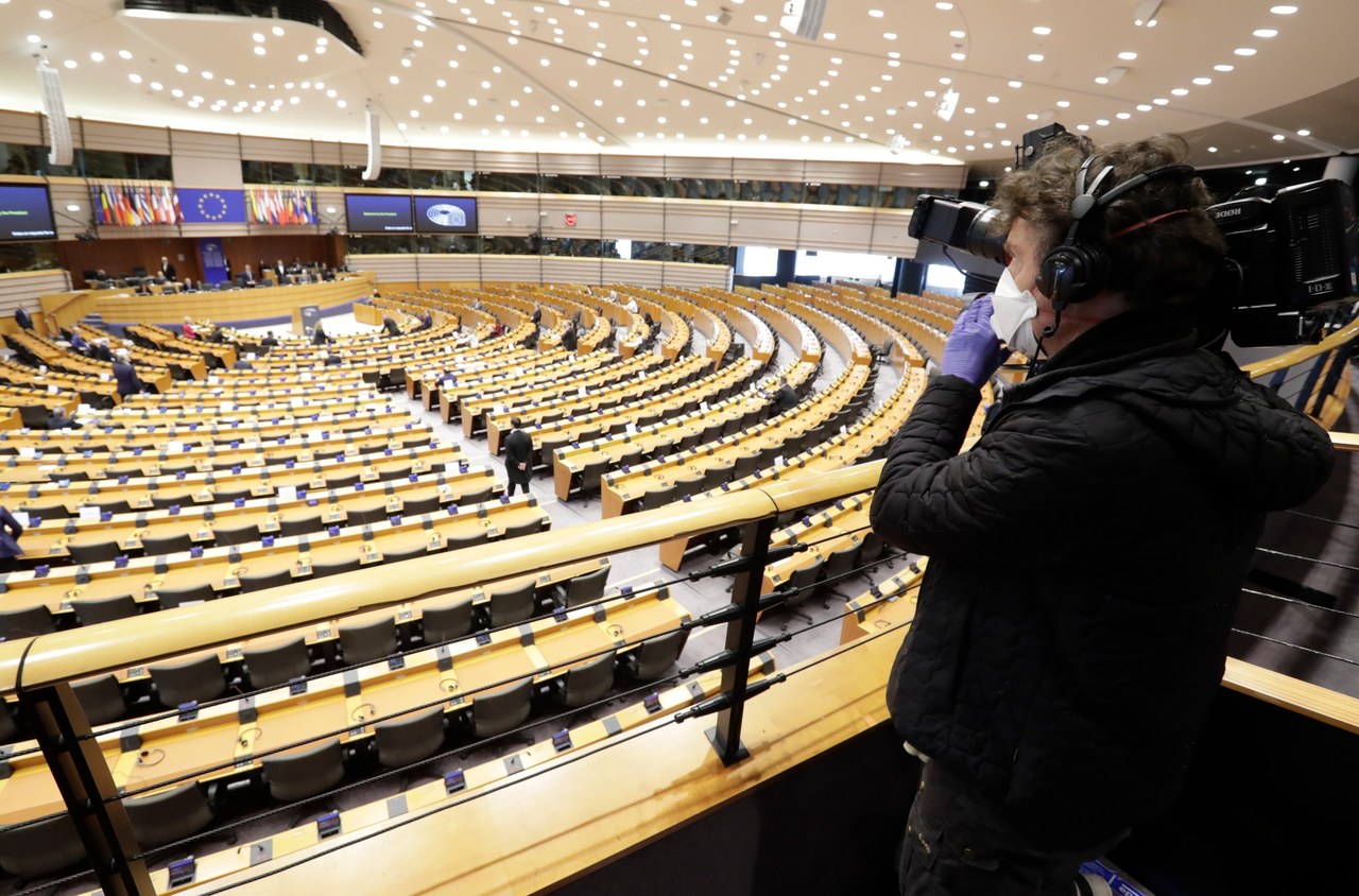 PE poparł propozycje wsparcia krajów walczących z koronawirusem