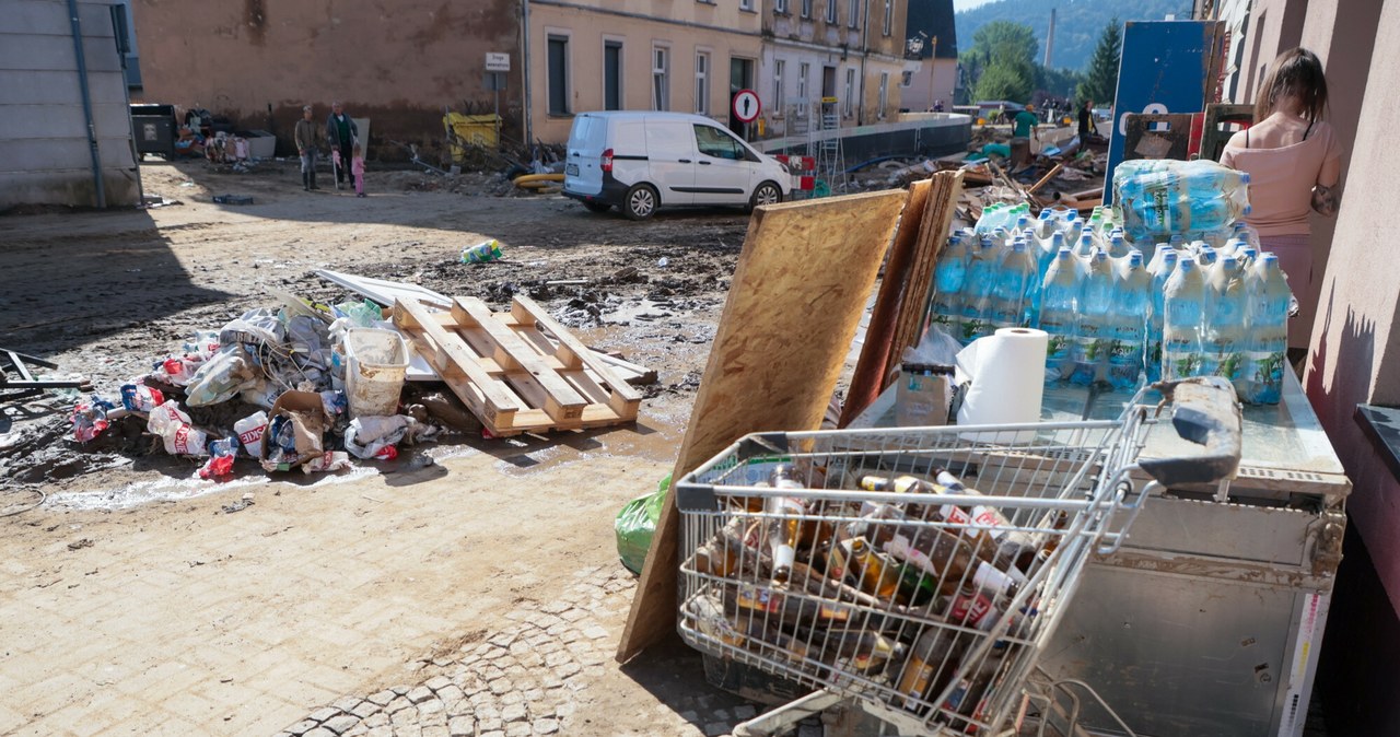 PE przekaże 280 mln euro na walkę z powodzią. /Adam Burakowski/East News /East News
