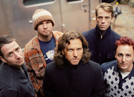 Pearl Jam (Jeff Ament drugi z lewej) /