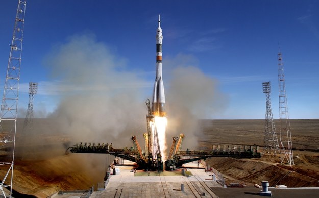 Pechowy czwartkowy start Sojuza z Amerykaninem Nickiem Hague i Rosjaninem Aleksiejem Owczyninem na pokładzie /YURI KOCHETKOV /PAP/EPA