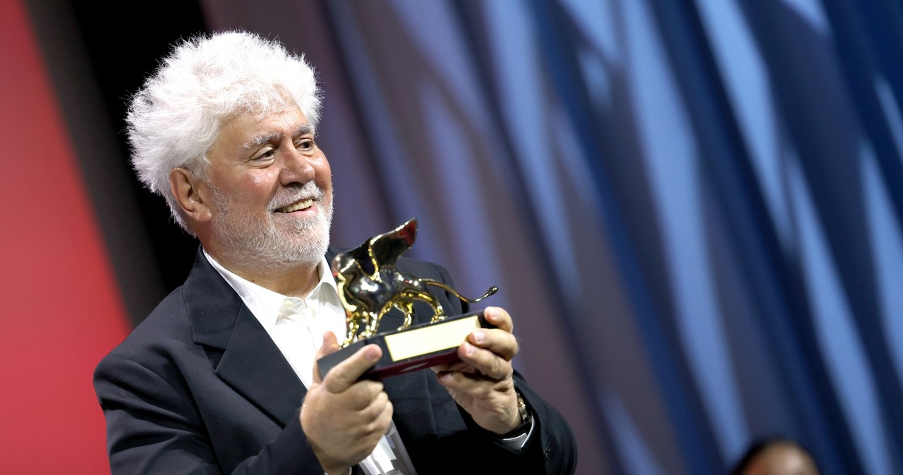 Pedro Almodóvar ze Złotym Lwem za film "The Room Next Door" / Vittorio Zunino Celotto / Staff /Getty Images