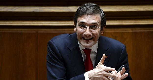 Pedro Passos Coelho, premier Portugalii, cieszy się z transferów od emigrantów /AFP