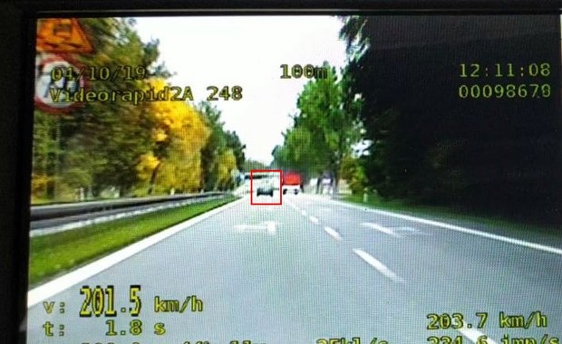 Pędził 200 km/h, bo... spieszył się na pociąg