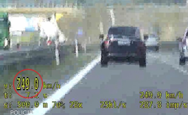 Pędził mercedesem 249 km/h. Nie wierzył, że dogonił go radiowóz