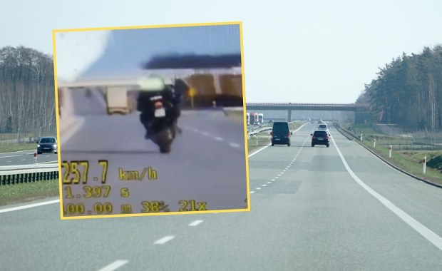 Pędził motocyklem 257 km/h bez prawa jazdy. Uwagę zwraca wiek kierowcy