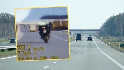 Pędził motocyklem 257 km/h bez prawa jazdy. Uwagę zwraca wiek kierowcy
