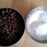 Peeling domowy na rozstępy - kawa lub sól 
