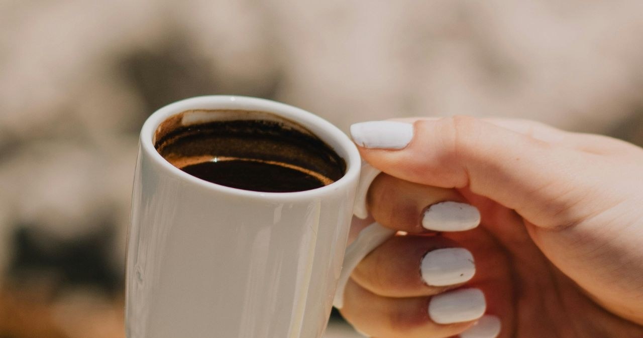 Peeling kawowy pomoże spłycić i zmniejszyć rozstępy /Ata Ebem /pexels.com