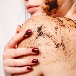 Peeling kawowy: sposób na gładką skórę