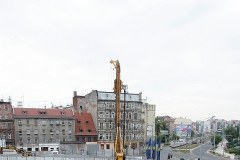 Pękają ściany kamienicy w centrum Wrocławia