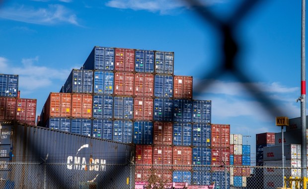 Pekin odpowiada na cła Trumpa. "Klasyczne zastraszanie"