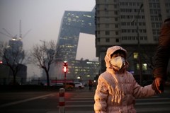 Pekin pogrążony w smogu. Po raz pierwszy wydano ostrzeżenie najwyższego stopnia 
