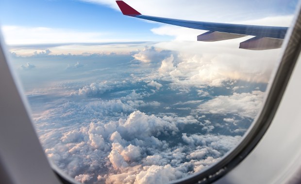 Pęknięta szyba w kokpicie. Samolot z Warszawy do Toronto musiał zawrócić do Polski