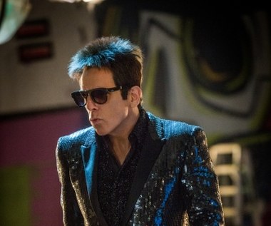 Pełna absurdalnego humoru pierwsza część komedii cieszyła się uznaniem nie tylko widzów (60 milionów dolarów), ale także - co w przypadku tego rodzaju gatunku jest rzadkością - krytyków filmowych. Na całym świecie film otrzymał bardzo dobre recenzje.