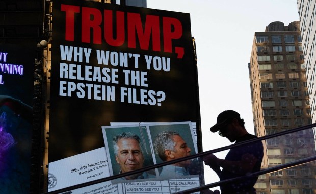 Pełne akta Epsteina ujrzą światło dzienne. Prezydent USA podpisał ustawę