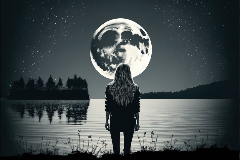 Pełnia Robaczego Księżyca rozbudzi temperament zodiakalnych Koziorożców. Nie warto jednak krytykować wszystkich wokół /123RF/PICSEL