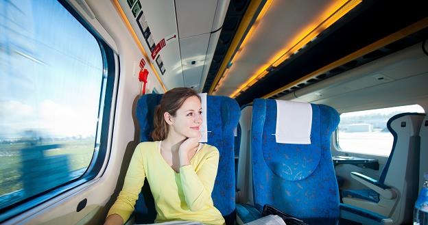Pełnoletni obywatele UE mogą ubiegać się o bezpłatny bilet kolejowy po Europie /&copy;123RF/PICSEL